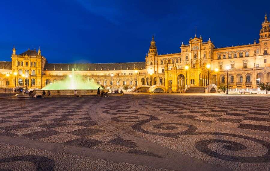 Descubre la Plaza España con Raquel Rubia